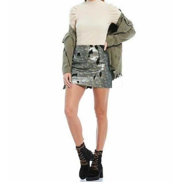 Free People Dresses & Skirts - 𝅺Free People One size 8 & 10 NWT camo sequin mini skirt